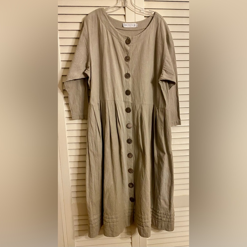 Amy Rigg Long Dress w Beautiful Buttons